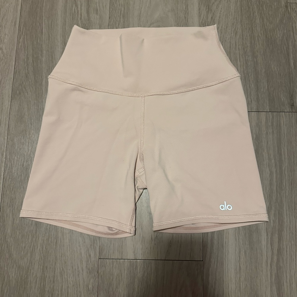 Alo 5” Biker Shorts - Light Pink